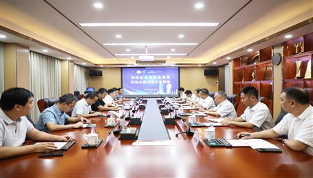 覃振華與鹿寨縣委副書(shū)記、縣長(zhǎng)楊毅舉行工作會(huì)談