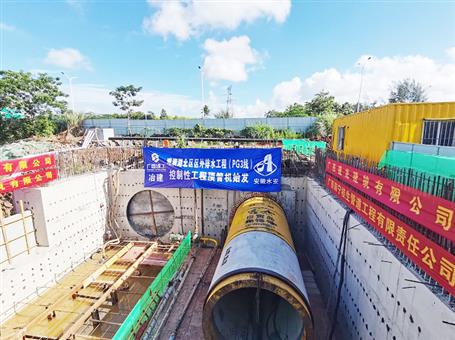 冶建第三分公司?？谑许?xiàng)目重95噸超徑頂管機(jī)精準(zhǔn)定位
